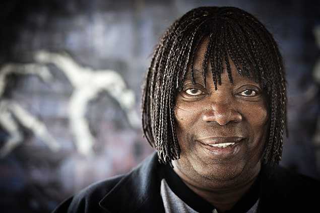 Milton Nascimento se reinventa e recria sucessos da própria obra em versões acústicas