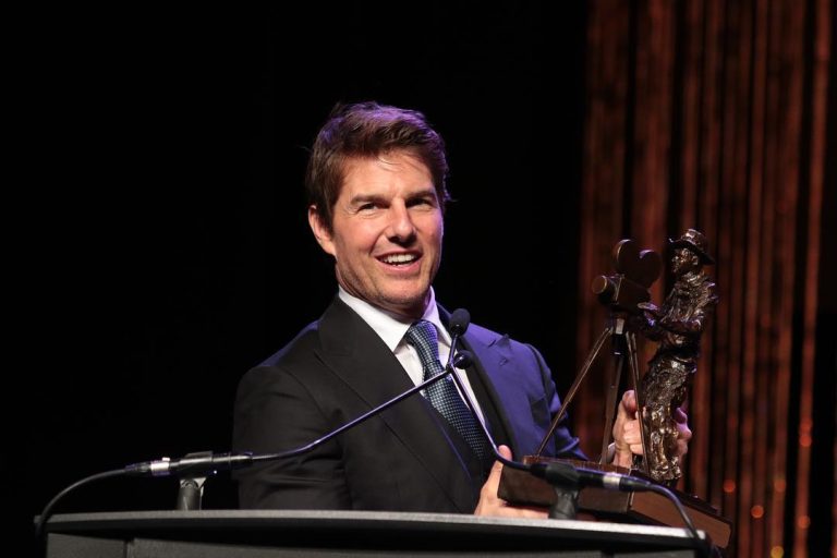 Aos 56 anos, Tom Cruise anuncia mais dois filmes da série ‘Missão Impossível’
