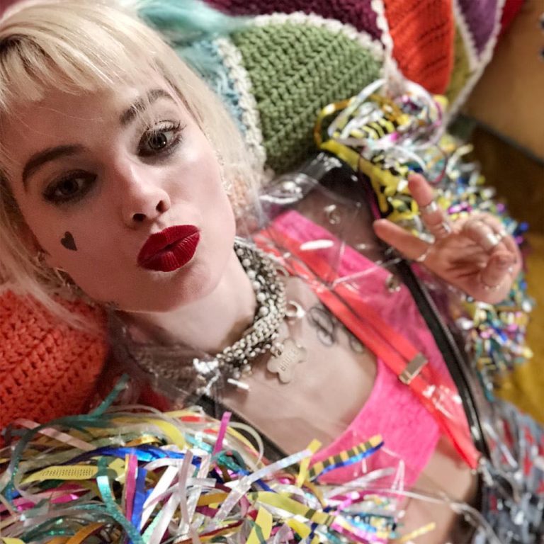 Atriz Margot Robbie mostra fantasia de Arlequina em ‘Aves de Rapina’