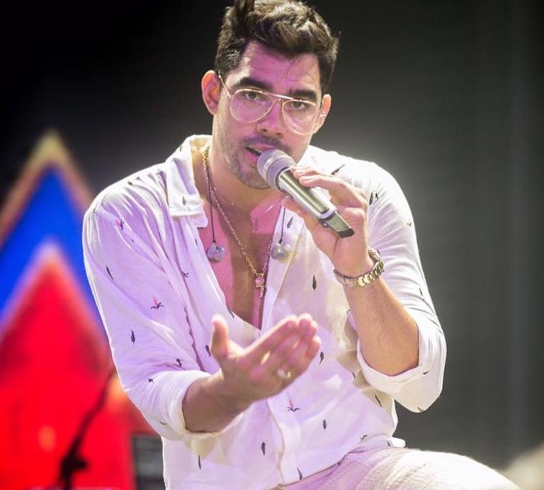 “Jenifer” na disputa da música do verão