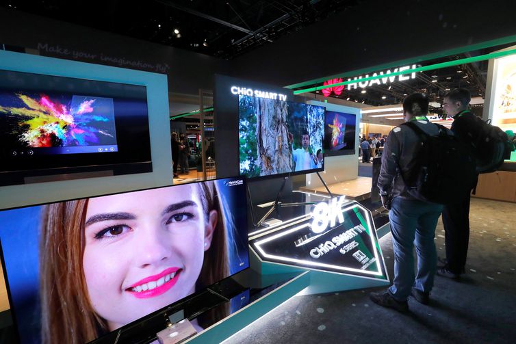 Tradutor instantâneo e TV ajustável são novidades em feira tecnológica