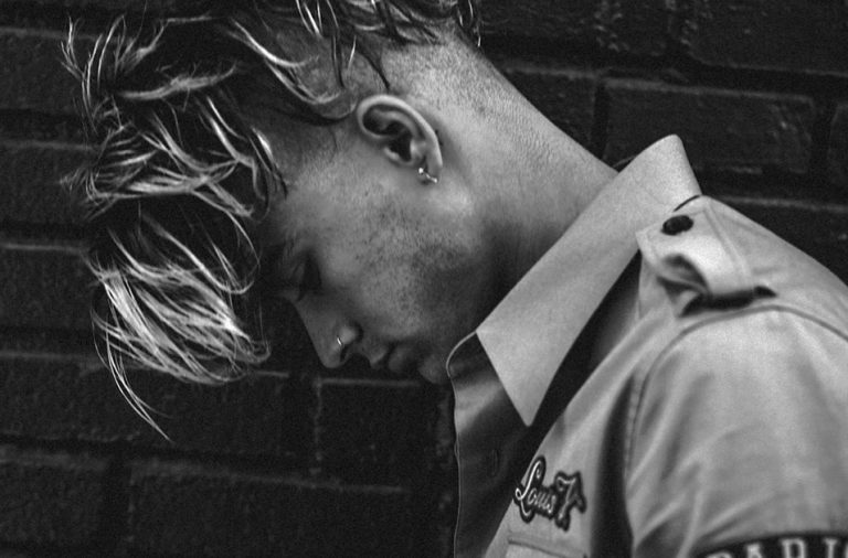 Ex-One Direction, Zayn Malik está de volta com seu segundo álbum da carreira solo “Icarus Fall”