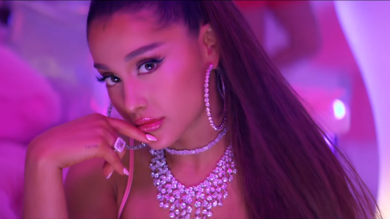 ‘Insultada’, Ariana Grande briga com produção e cancela apresentação no Grammy