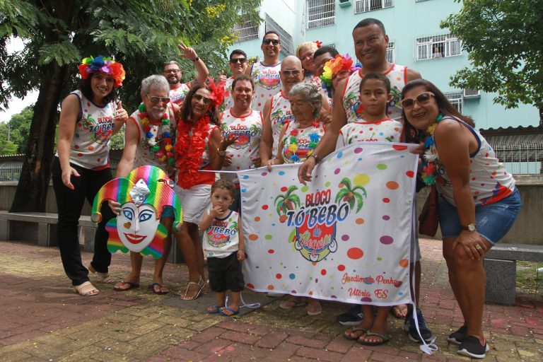 Hoje é dia de folia nos bairros