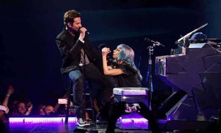 Park Theater, em Las Vegas: primeiro registro de Cooper cantando ‘Shallow’ com Lady Gaga