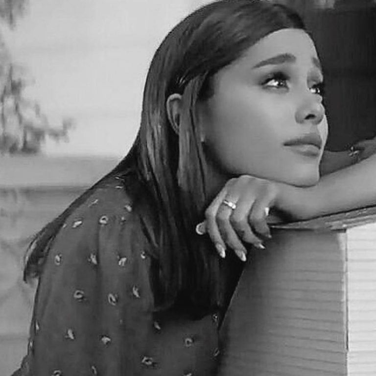 Ariana Grande é primeira artista desde Beatles a dominar três primeiros lugares da Billboard