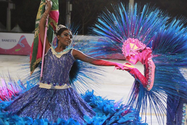 Confira as fotos do desfile da Imperatriz do Forte