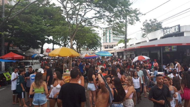 Blocos agitam o pré-Carnaval nas ruas da Grande Vitória