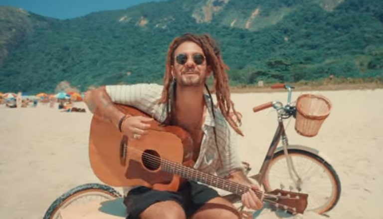 Gabriel Elias lança clipe ‘Fiz Esse Som Pra Você’ inspirado em namorada