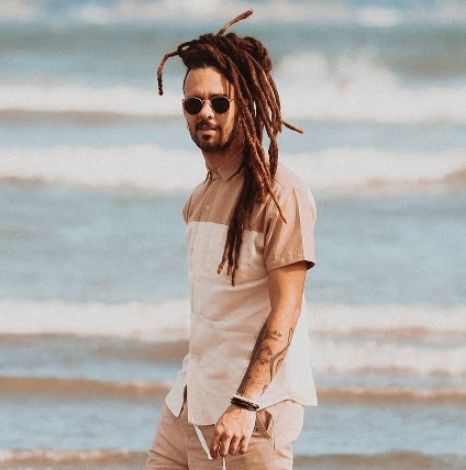 Gabriel Elias lança novo EP e clipe de “Fiz Esse Som Pra Você”