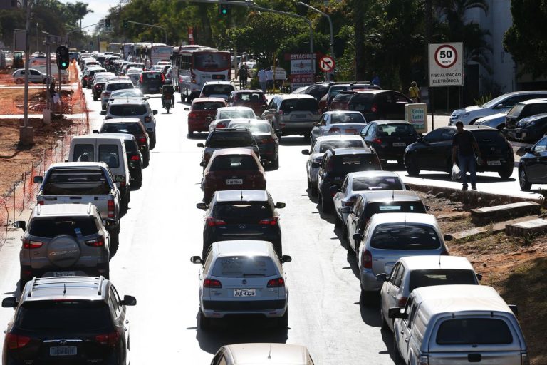 Aplicativos falsos de carteira de motorista e IPVA instalam vírus no celular
