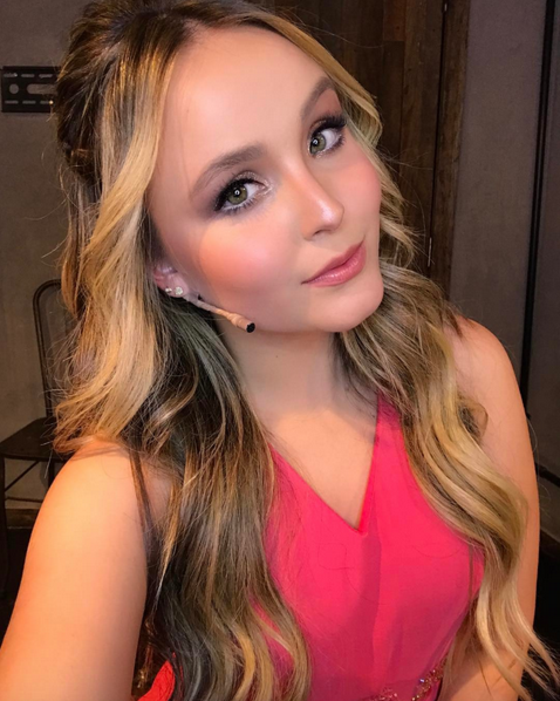Musa pop-teen, Larissa Manoela lançou primeiro hit não voltado para crianças ‘Desencosta’