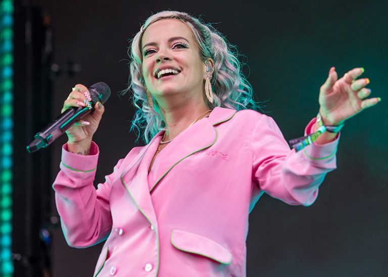 Após 10 anos o ‘Cultura Inglesa Festival’ confirma show de Lily Allen no Brasil