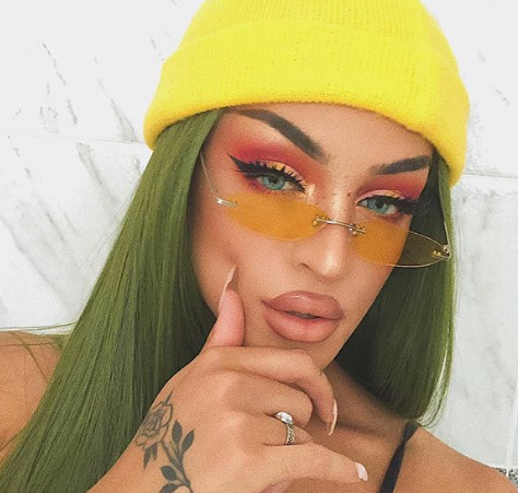 Pabllo Vittar lança novo clipe e fãs dizem ser ironia a fake news e Pink Money