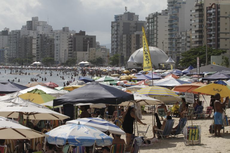 O calor intenso deve continuar até quando?