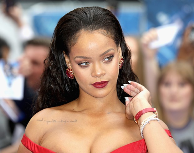 Fãs seguem ansiosos! Rihanna está perto de terminar um novo álbum, segundo publicação
