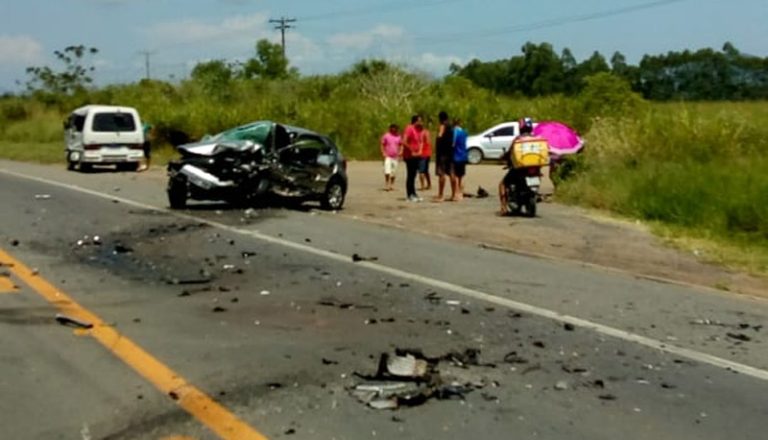 Acidente com três carros deixa um morto e nove feridos na BR-101