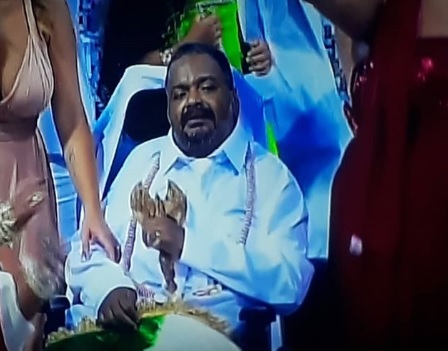 Homenageado na X-9, Arlindo Cruz e filho comemoram nota máxima de enredo