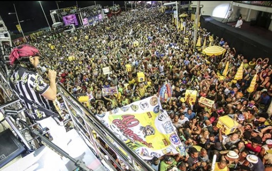 Bell Marques arrasta multidão na abertura do Carnaval de Salvador