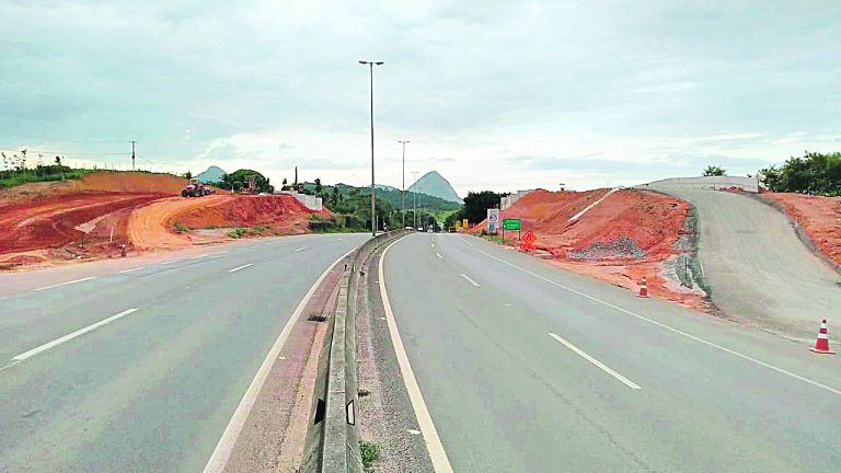 BR-101 tem trecho interditado hoje para obras em Viana
