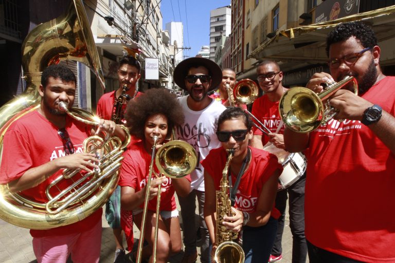 Carnaval capixaba terá banho de mar à fantasia e Bloco do Silva