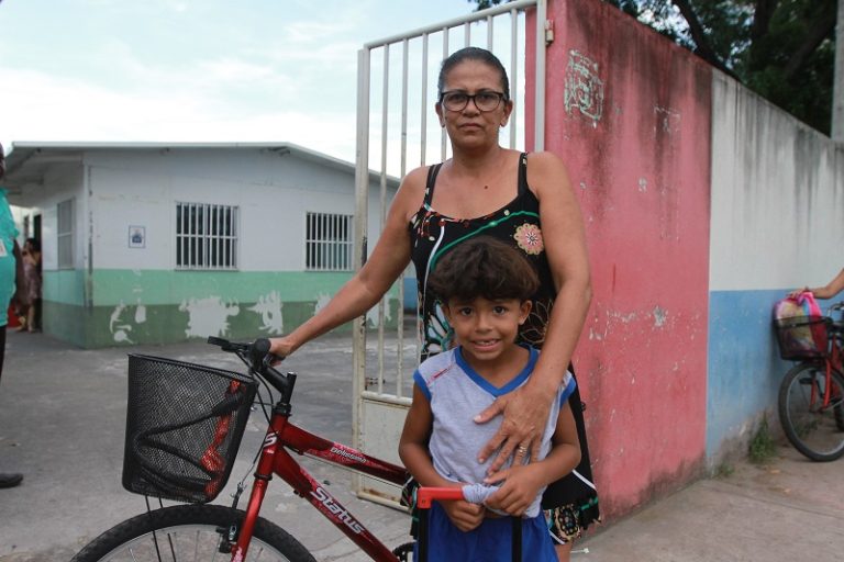 Escola com parede e teto de metal em Vila Velha
