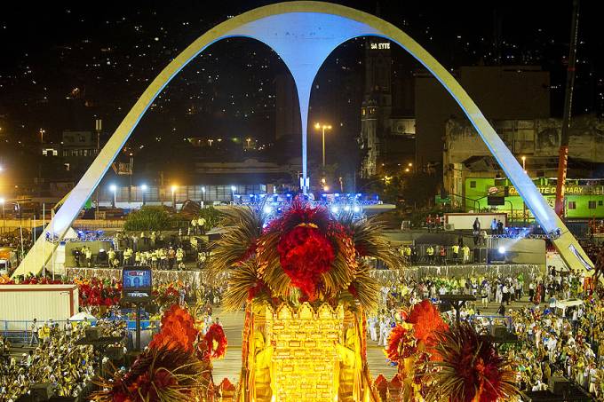 Desfile das escolas de samba do Rio de Janeiro começa nesta sexta