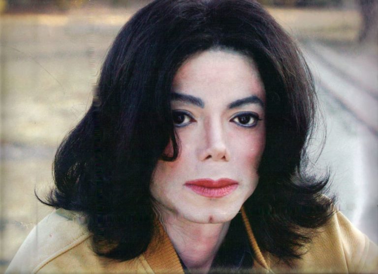 Após documentário rádios pelo mundo retiram músicas de Michael Jackson do ar