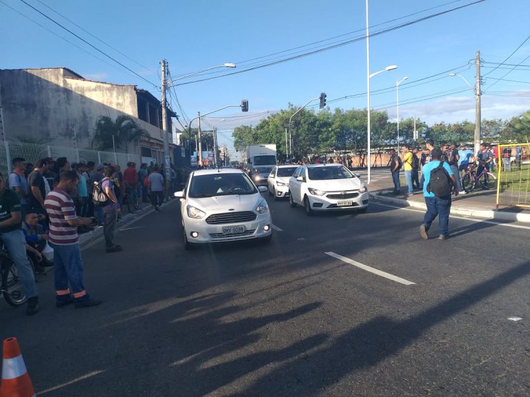 Protesto causa engarrafamento na Serra