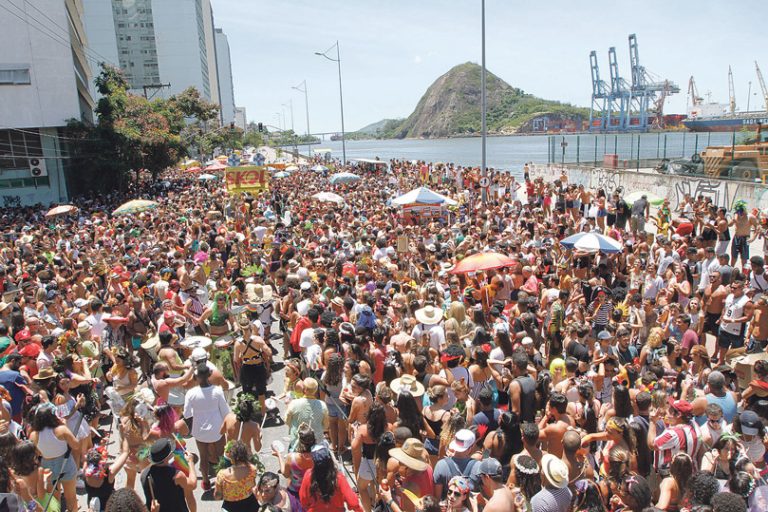 Moradores do Centro reclamam de falta de estrutura no carnaval