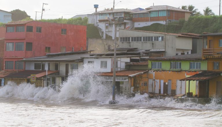 Ciclone deve atingir Vitória até amanhã