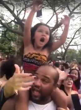 Garotinha canta Alceu Valença em bloquinho de São Paulo e viraliza na internet