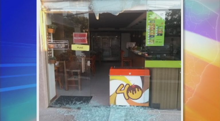 Bandido usa bicicleta compartilhada para assaltar cafeteria