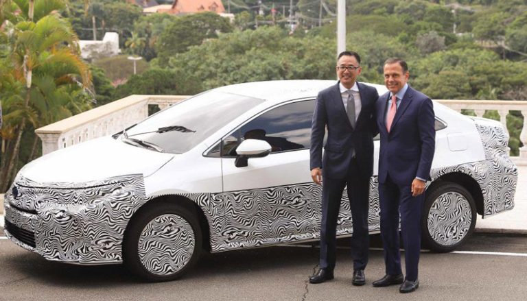 Novo Toyota Corolla nacional chega no fim do ano com motor híbrido flex