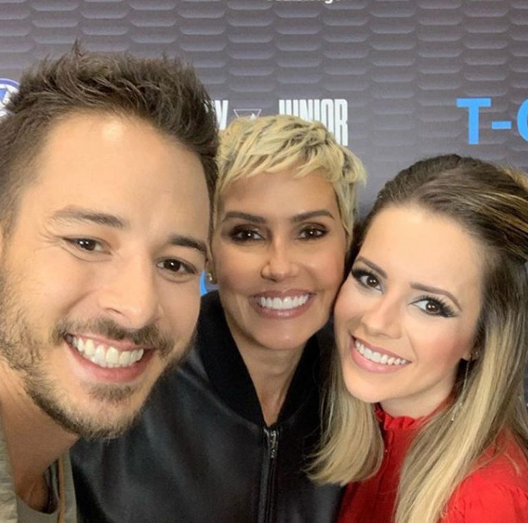 Sandy e Junior recebem fãs e famosos em show especial