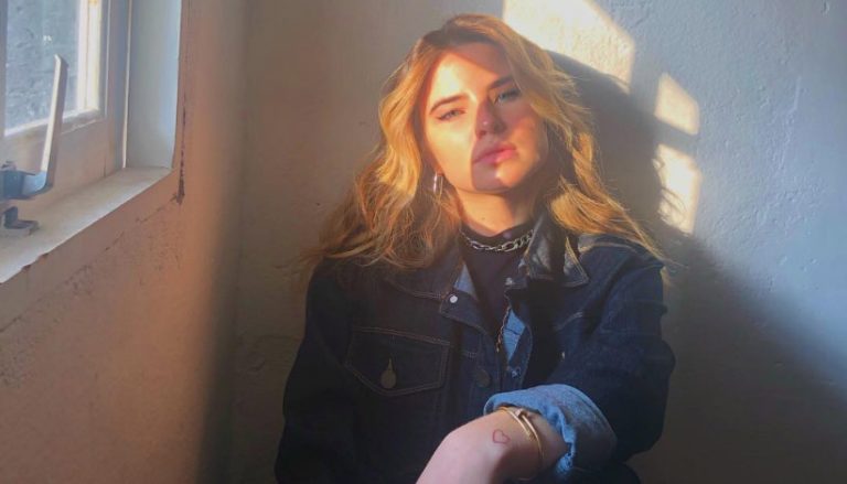 Aos 19, Giulia Be inicia carreira com canção em novela da Globo e fará show no Rock in Rio