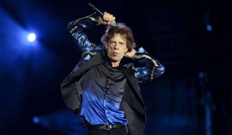 Tratamento médico afasta Mick Jagger dos palcos e Rolling Stones adiam turnê