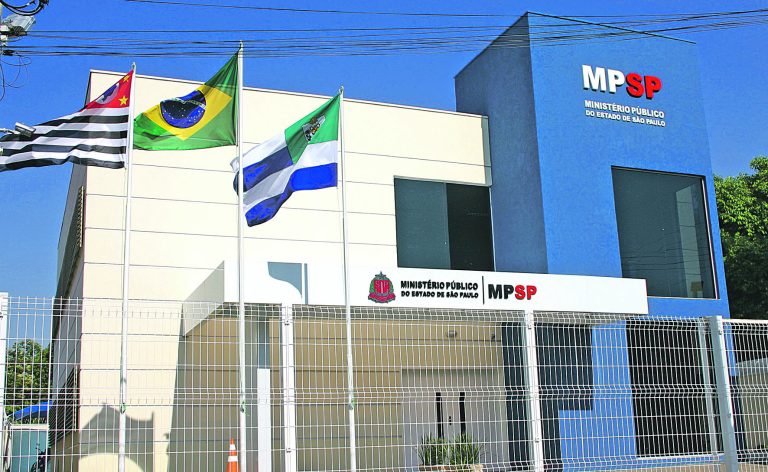 Cinco concursos com salários de até R$ 35 mil para formados em Direito