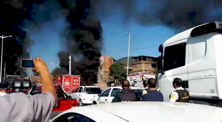 Ameaça de bomba fecha rodovia após protesto em Cariacica
