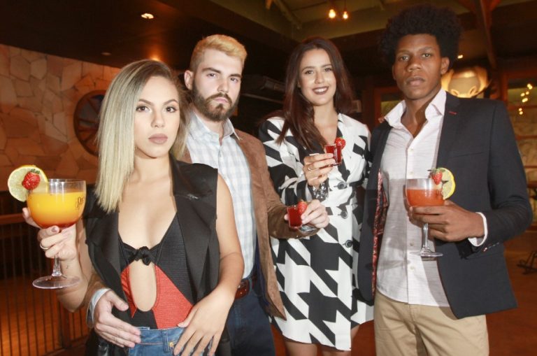 Estilos hippie, western e disco na moda