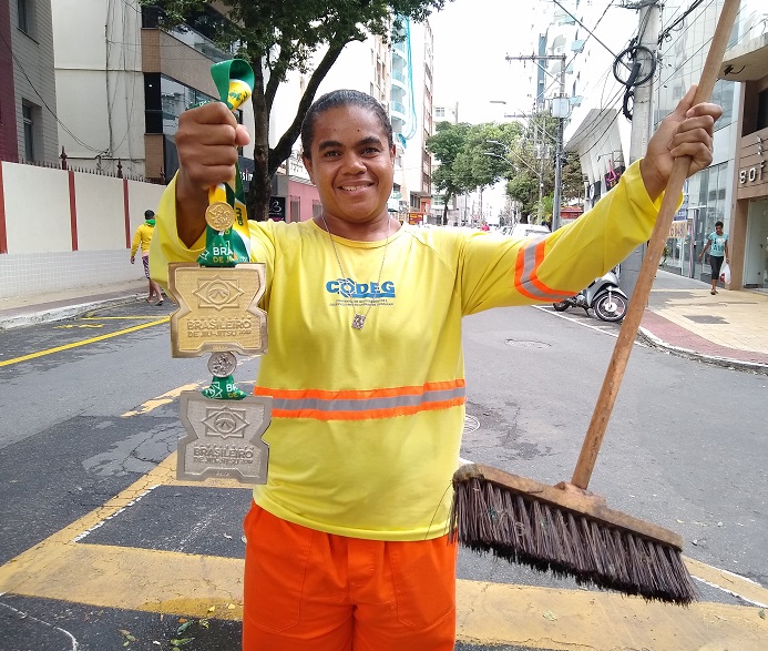 Gari dá exemplo e vira engenheira