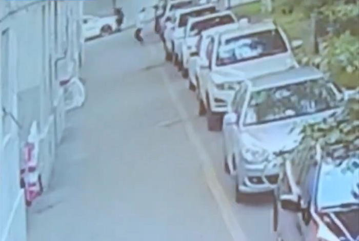 Vídeo: Homem salva criança que caiu do quinto andar de prédio