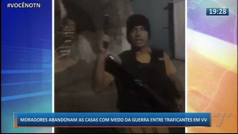 Moradores abandonam as casas com medo da guerra entre traficantes em Vila Velha