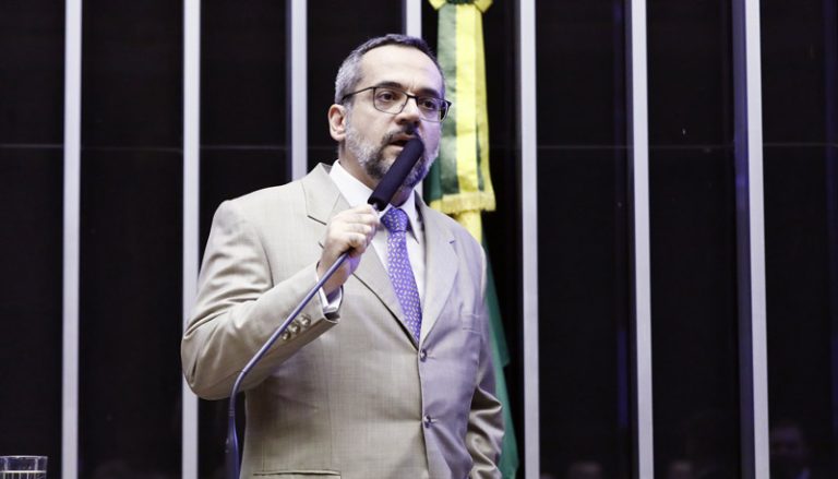 Ao menos 12 universidades federais do país têm cotas para alunos trans