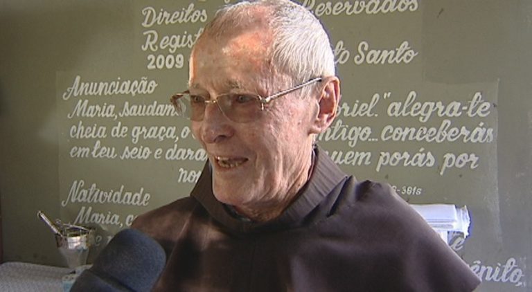 Emoção: Missa de dia das mães lota campinho do convento