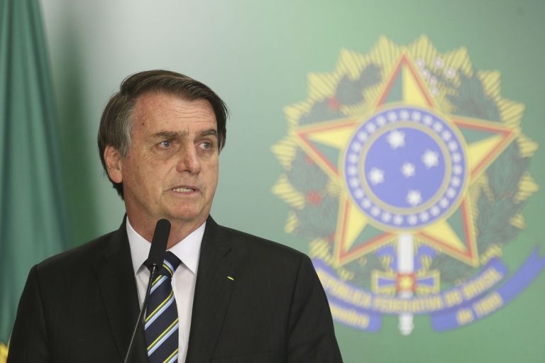 Em meio a corte na educação, Bolsonaro defende colégios militares em todas as capitais