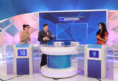 Silvio Santos recebe Milene Pavorô e Stefhany Absoluta no ‘Jogo das 3 Pistas’