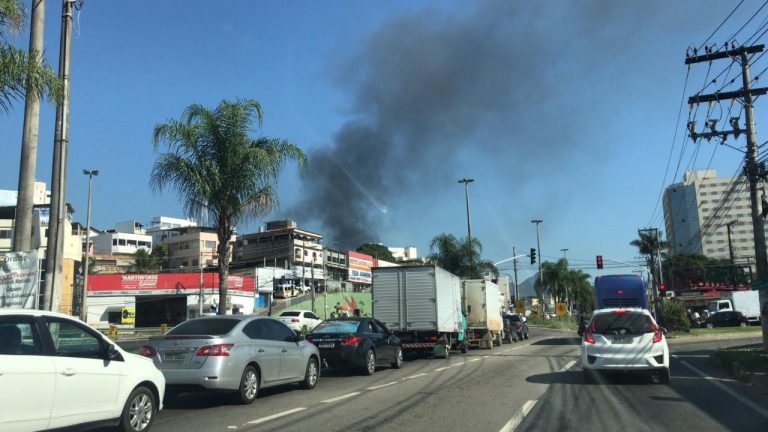 Protesto complica trânsito na BR-101 em Cariacica