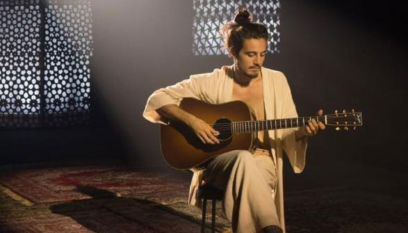 Tiago Iorc canta inéditas, recebe Jorge Drexler e faz cover no Acústico MTV