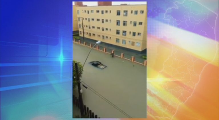 Chuva provoca estragos em bairros da Serra